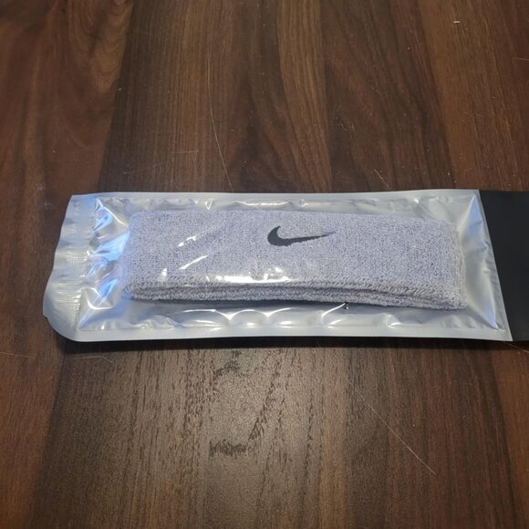 New Nike Gray Headband 70% Cotton, 19% Nylon 7% Polyester 4% Caoutchouc - Picture 2 of 2